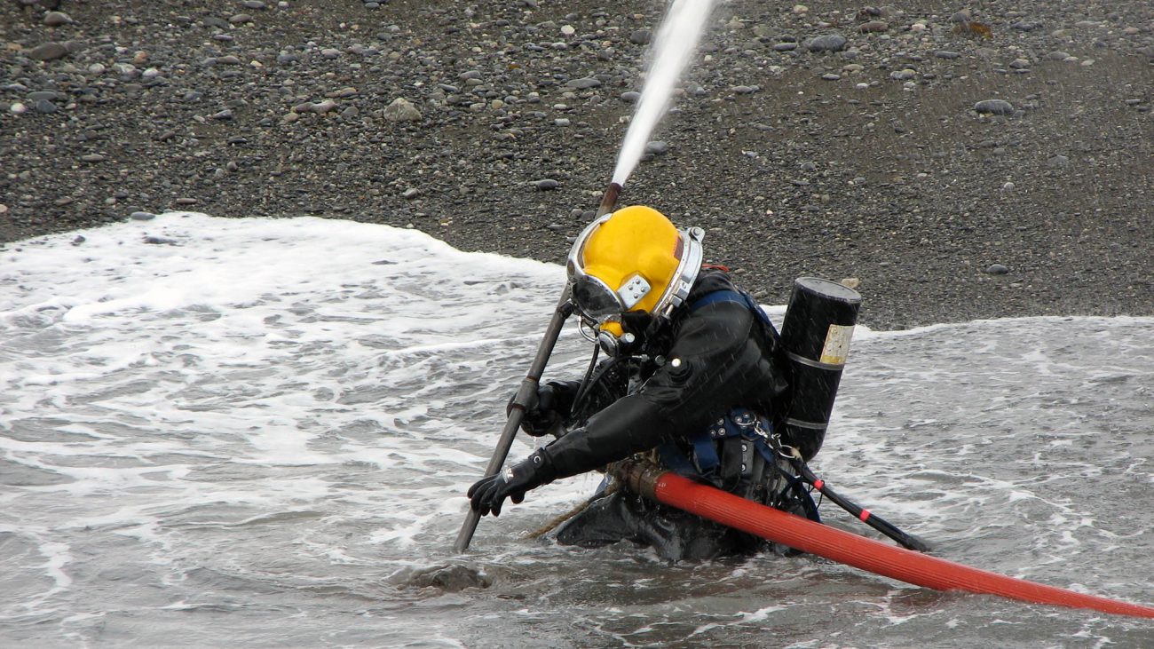 American Marine Corporation has been supplying commercial diving services to the marine industry since 1973