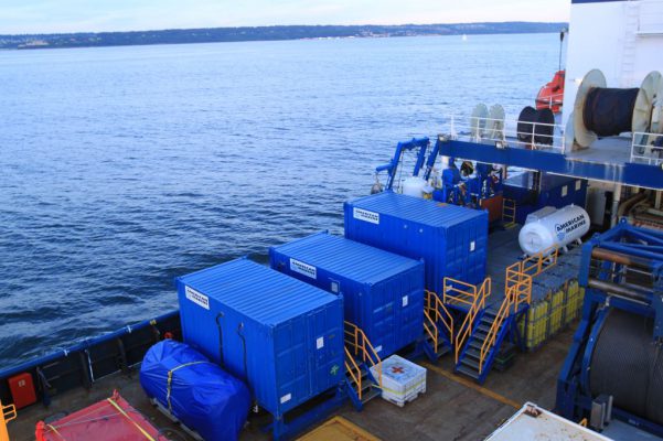 diving suipport boat