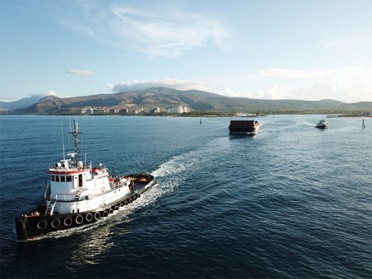 tug-boat-pulling-barge-in-hawaii