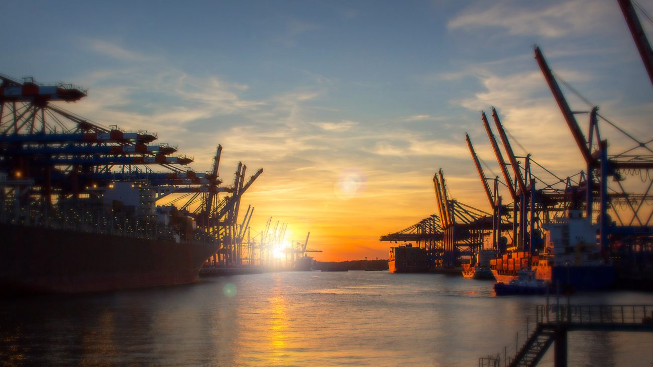 American Marine Corporation coastal and off-shore construction, welding, scuba, dredging, transportation and environmental response services