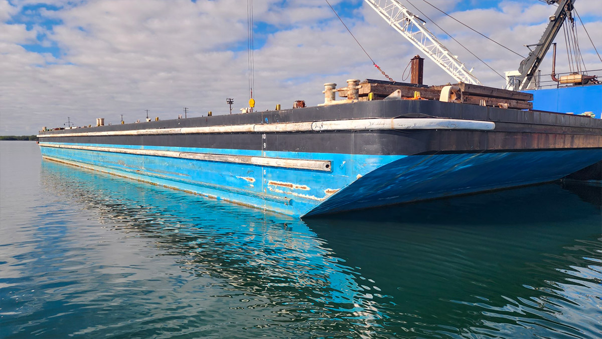 AMC 200 Barge located in Honolulu Hawaii